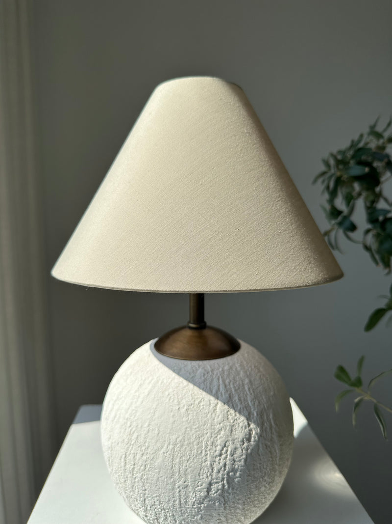 Olivió White Unglazed Ceramic Textured Table Lamp