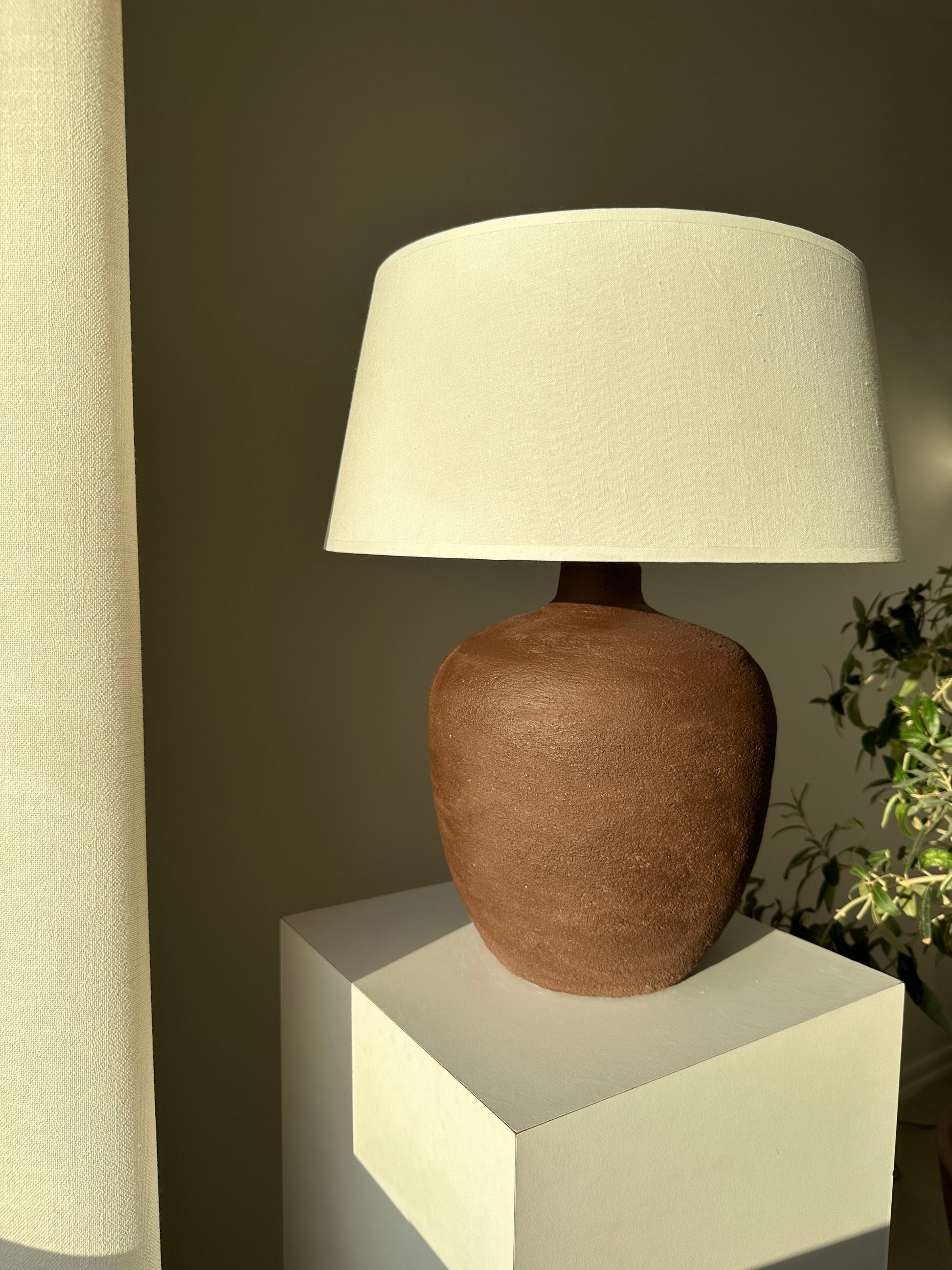 Hola Casa Scarlett Brown Unglazed Textured Ceramic Lamp with White Linen Lamp Shade