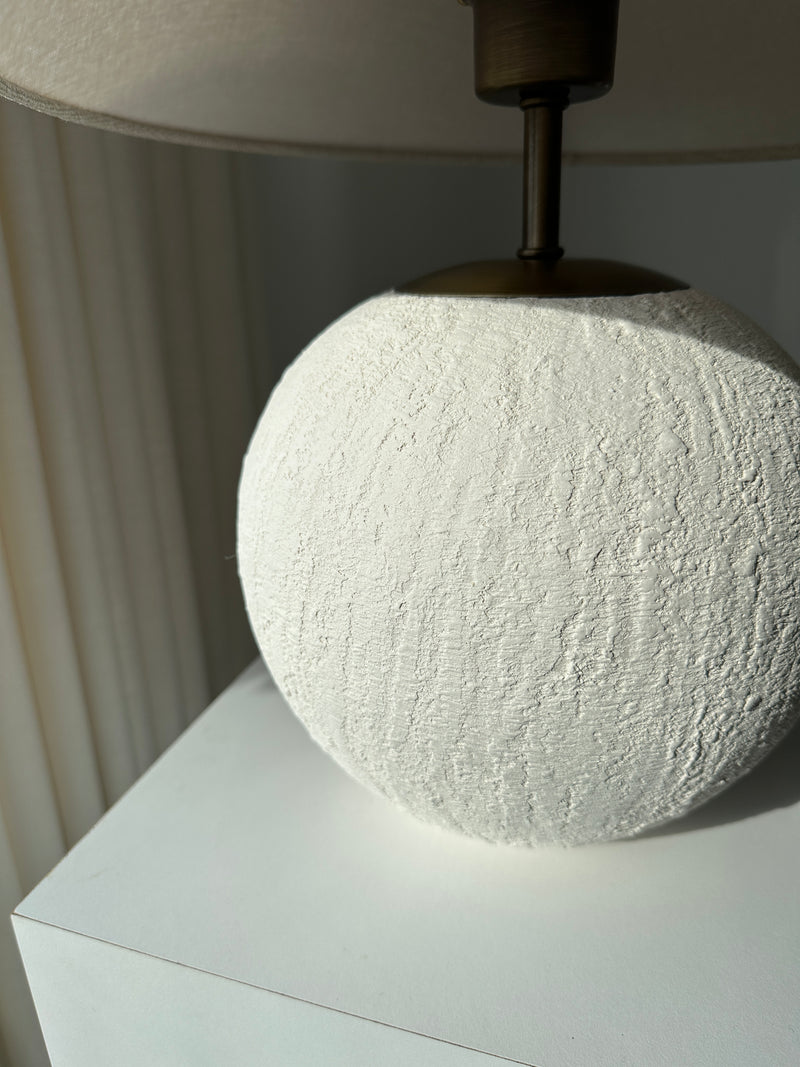 Linó White Unglazed Ceramic Lamp