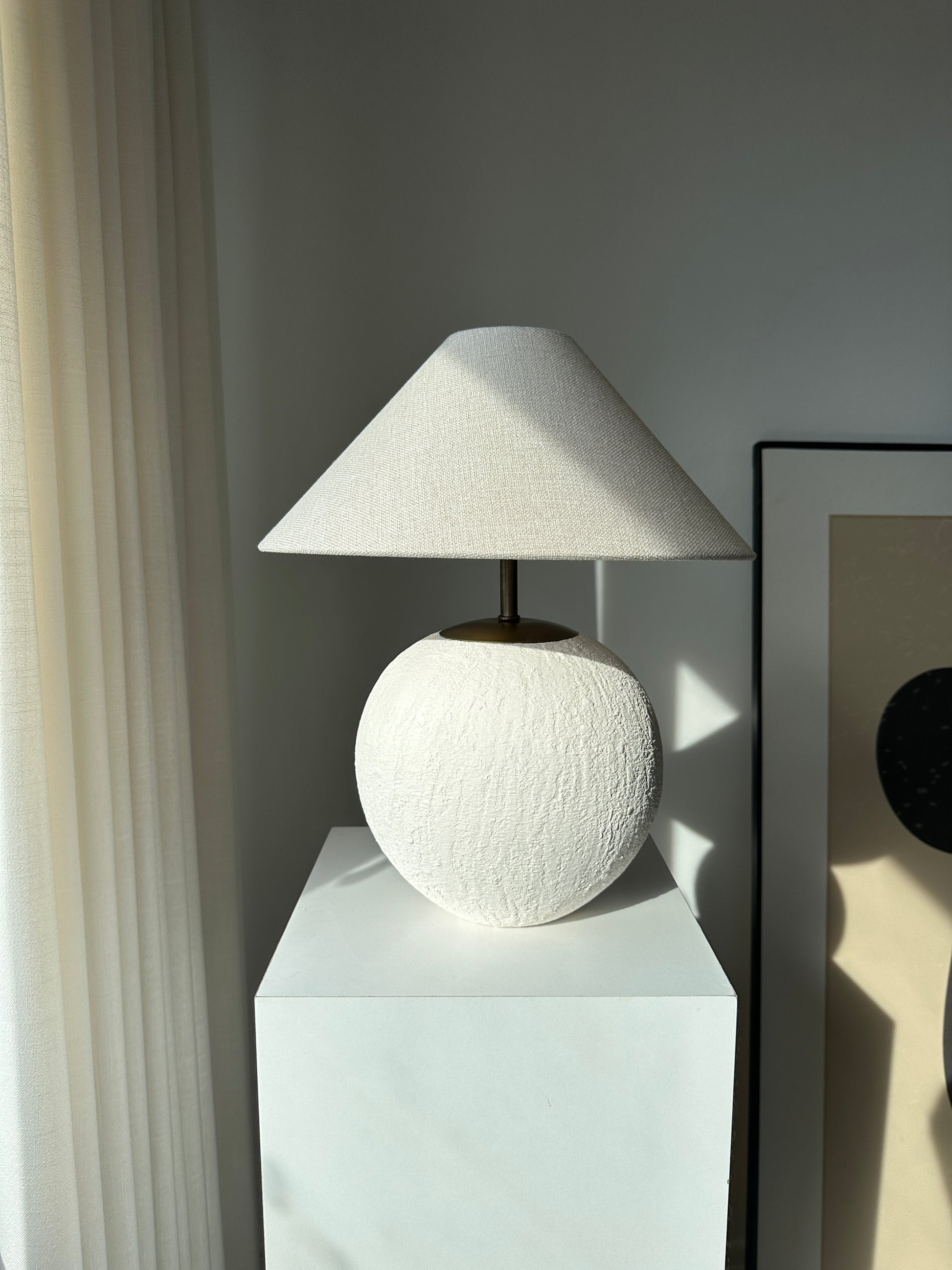 Linó White Unglazed Ceramic Lamp