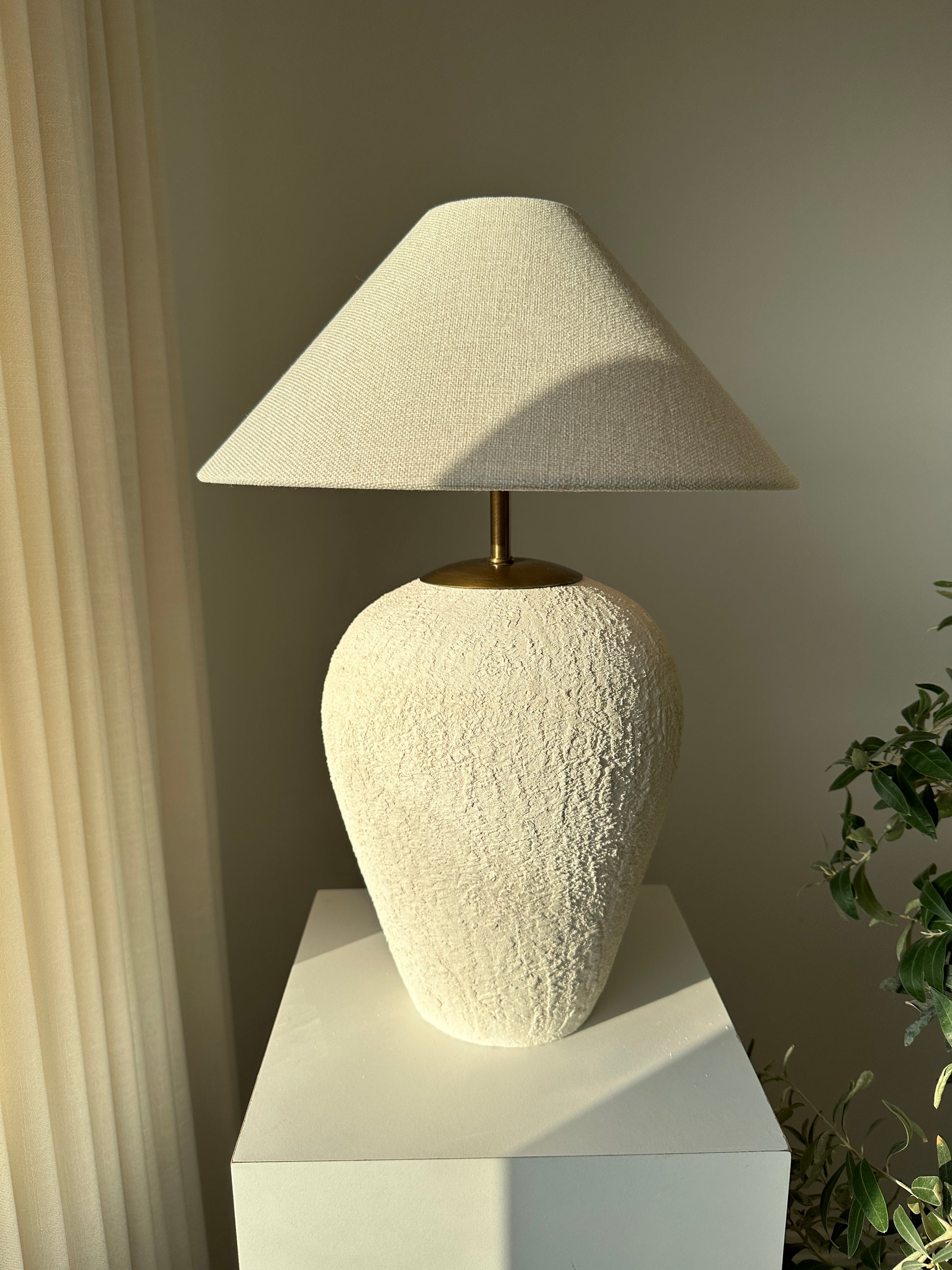 Bella Ceramic Urn Lamp