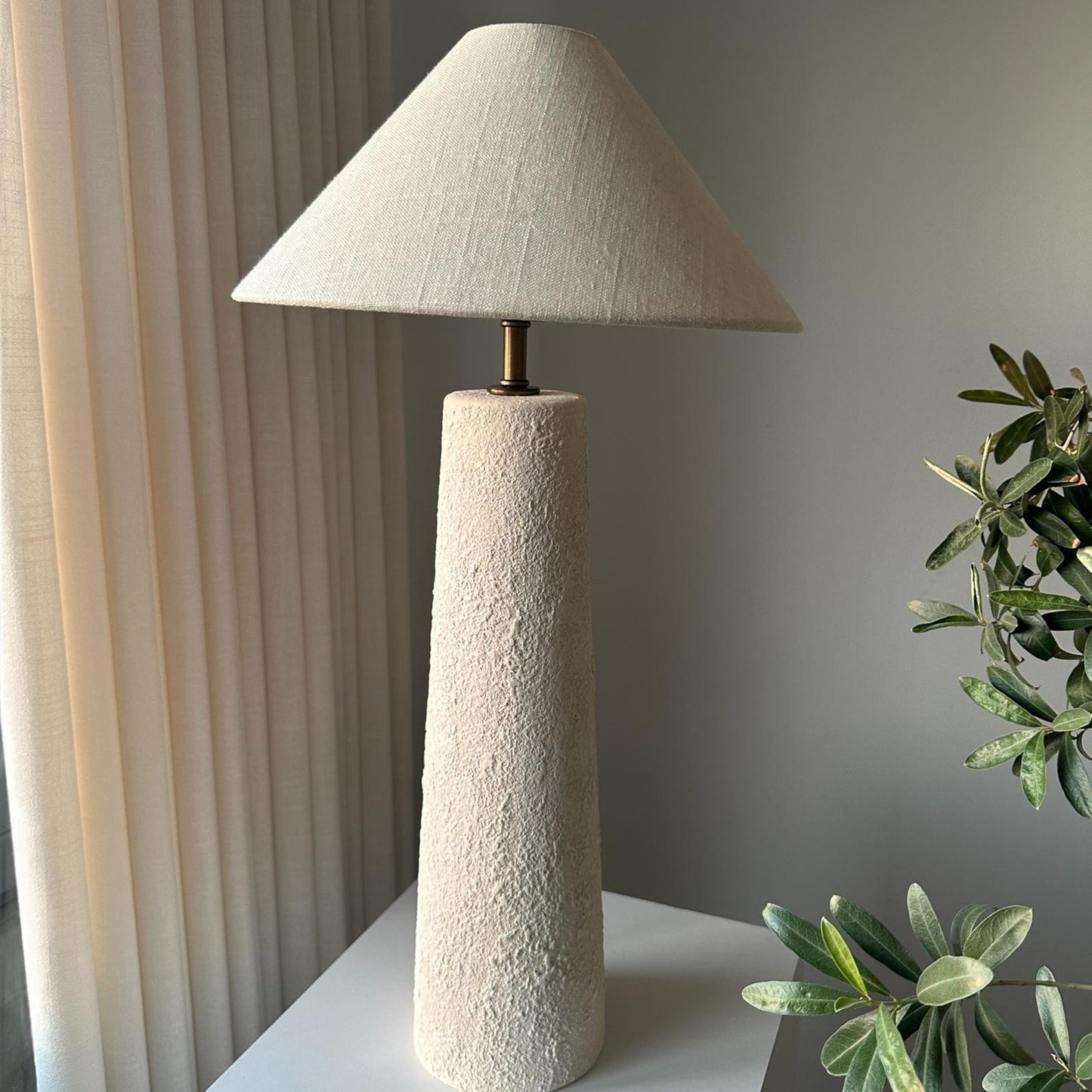 Noa Minimalist Textured Table Lamp